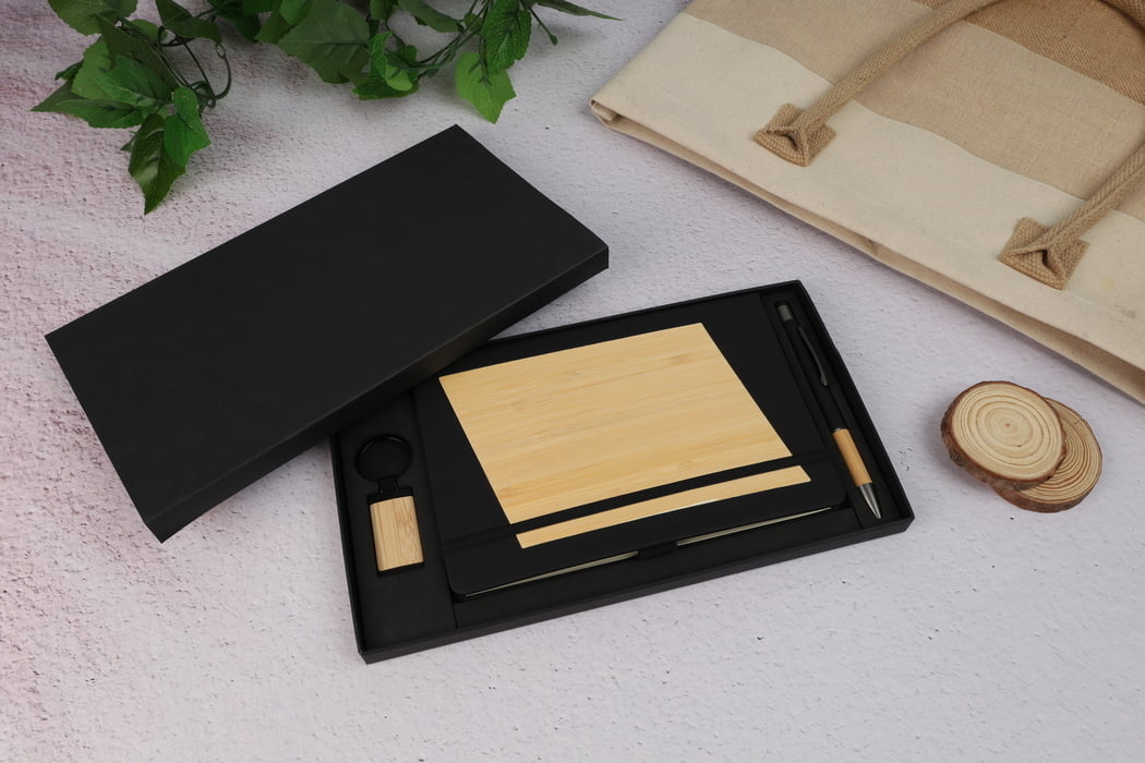 Pourboire Bamboo Gift Set – A5 Notebook, Stylus Pen & Keychain